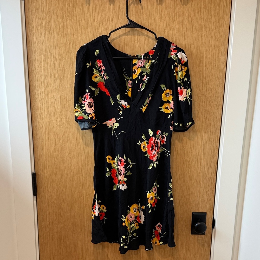 Free People Black Floral Mini Dress ❤️❤️